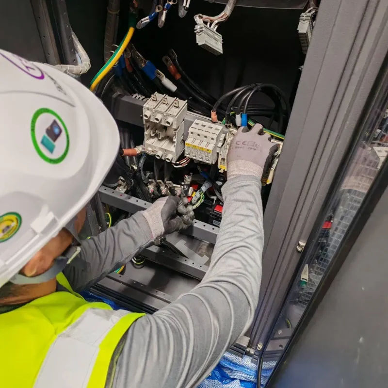 TERRA data center: breaker connections